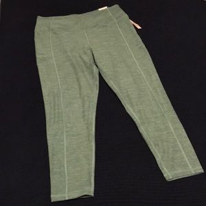 NWT Victoria’s Secret green studio leggings with pockets Size 16